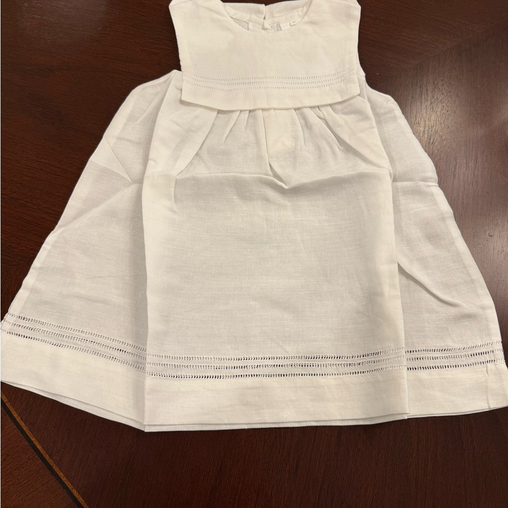 Elegant White Sleeveless Dress